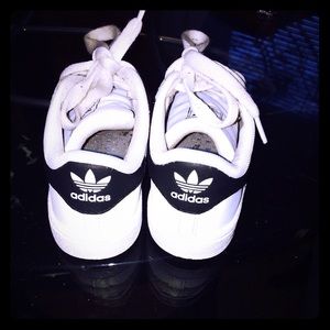 2 pair of toddler boy Adidas size 9🌟🌟sold🌟🌟