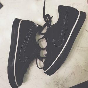 Black Nike Shoes