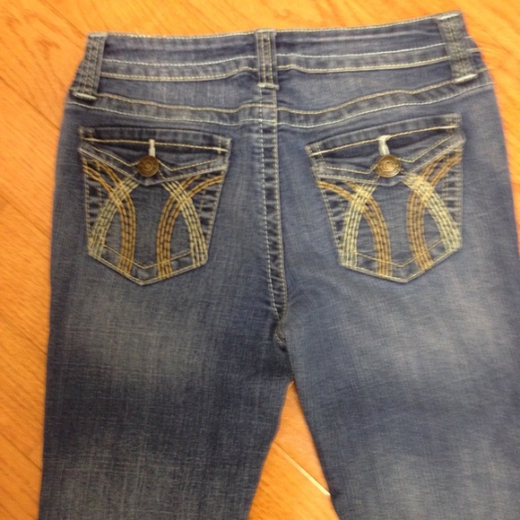 Like new A.N.A cuff rolled denim Capri - Picture 2 of 3