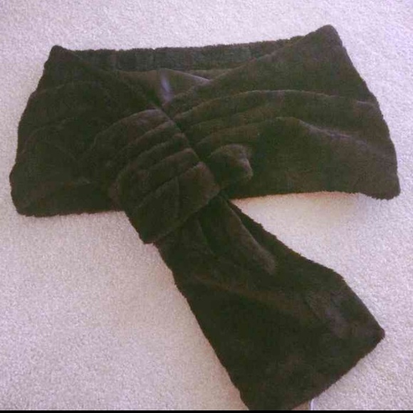 Fur shawl NWT