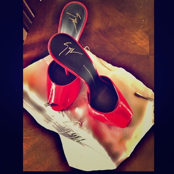 giuseppe zanotti red sandals size 8 1/2