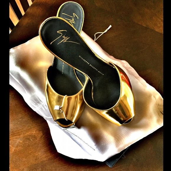 giuseppe zanotti gold authentic sandal