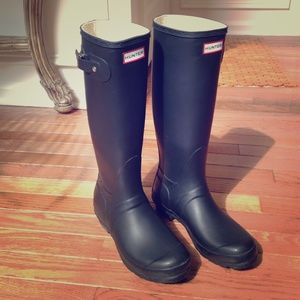 Black matte Hunter rain boots