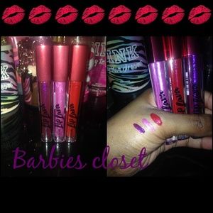 2 ava lip glosses😘😍