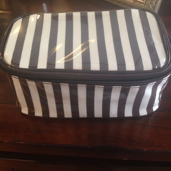 Henri bendel cosmetic case