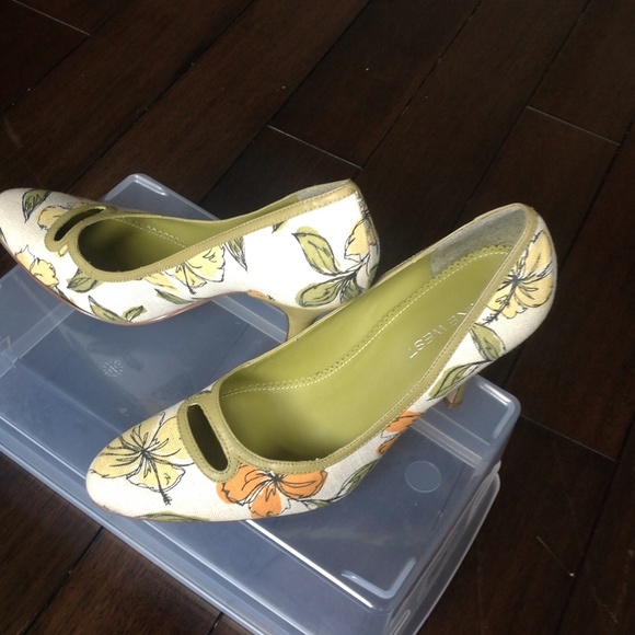 Nice floral heel