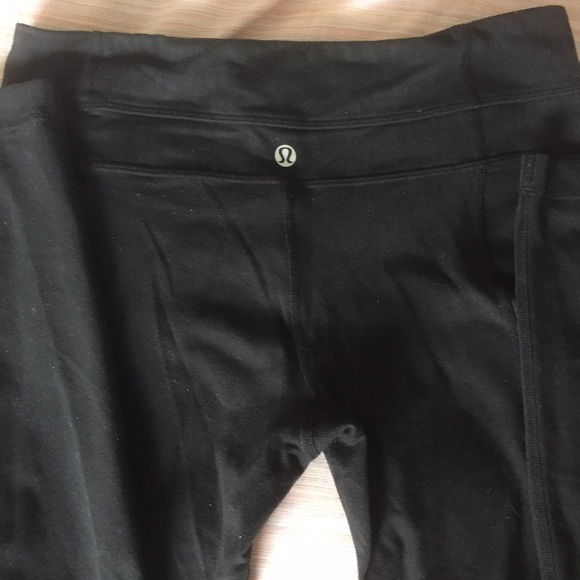 Lulemon black yoga pants