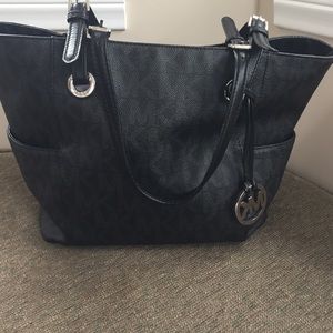 Michael kors Jet Set Travel Logo