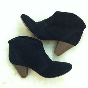 Steve Madden Pembrook Black Suede Booties