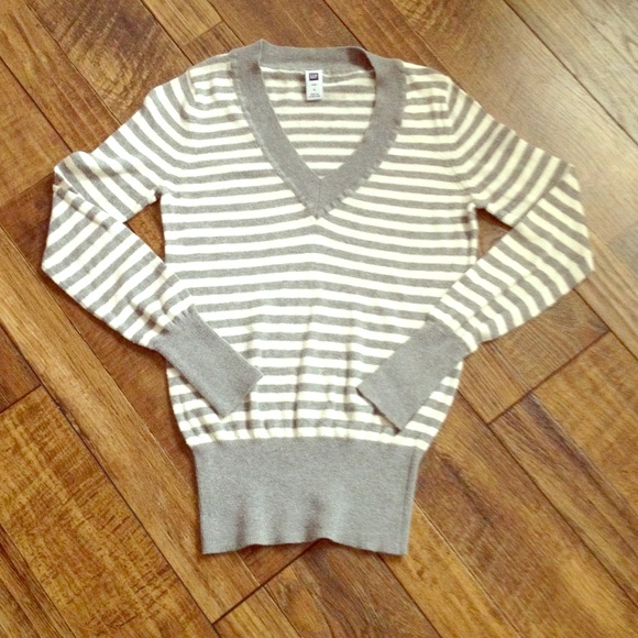 GAP Light Sweater