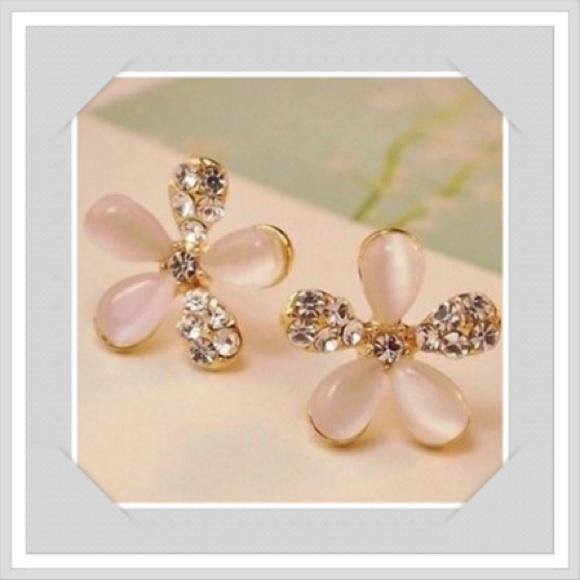 Rose gold 9k filled with triple A CZ and opals. - Picture 4 of 4