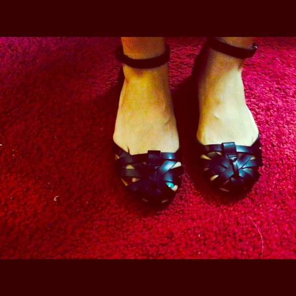 Aeropostale Black Closed-Toe Sandal