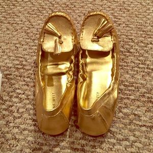 Nine West gold flats. 🎀🎀🎀