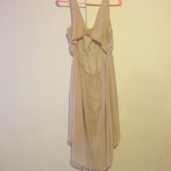 Summer dress, open in the back