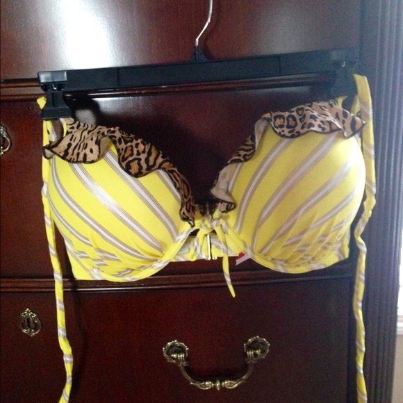 Victoria's Secret miracle swim top 38DD