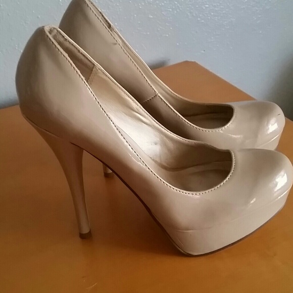 Nude  pumps