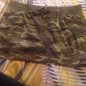 Camo mini skirt