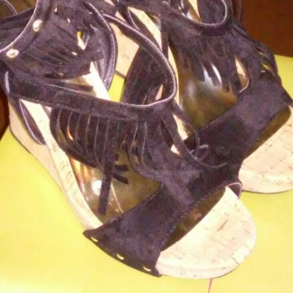 Black fringe wedge sandal..