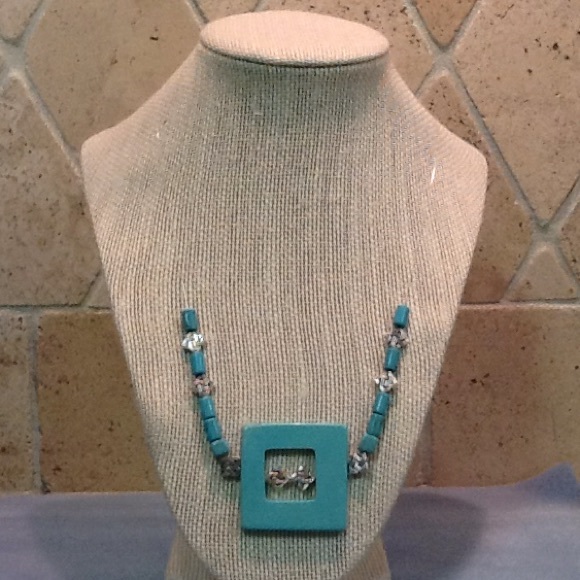 Nice floating turquoise and silver tone Neckless.