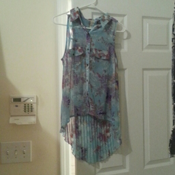 *SOLD* Flirty top