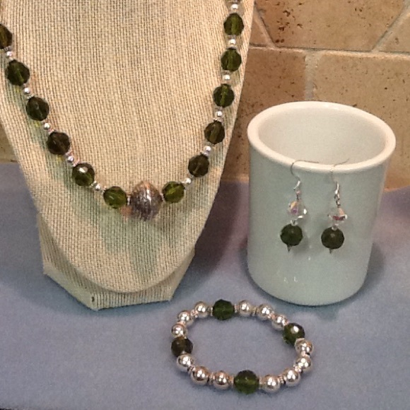 Necklace ,bracelet & earring set is Green & silver
