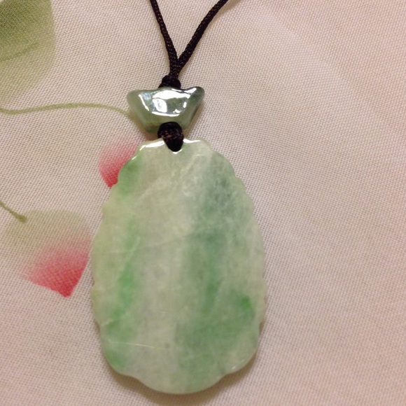 🌹this luck zodiac dog necklace is real jade🌹 - Picture 2 of 4