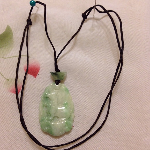 🌹this luck zodiac dog necklace is real jade🌹 - Picture 4 of 4