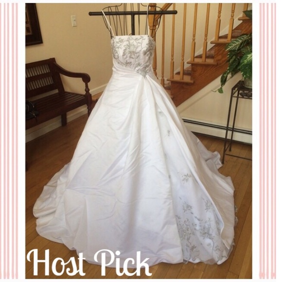 Dresses & Skirts - 🎉HP🎉Wedding Gown