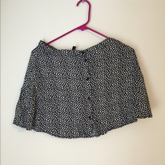 H&m black/white floral skirt