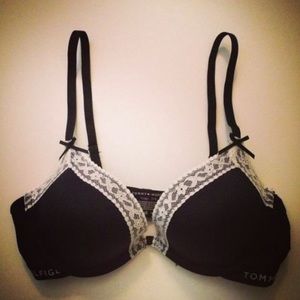 Tommy Hilfiger 36B