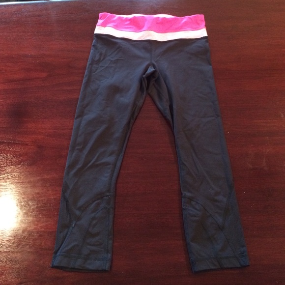 Lululemon running crop size 6
