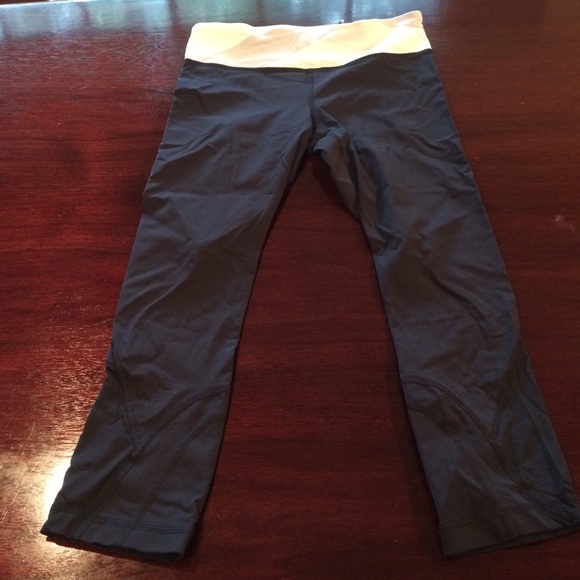 Size 6 lululemon running crop