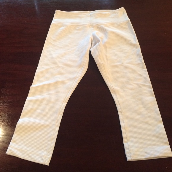 Size 6 lululemon gingham crop. Beige and white
