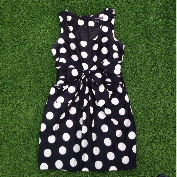 Polka dotted dress. - Picture 2 of 4