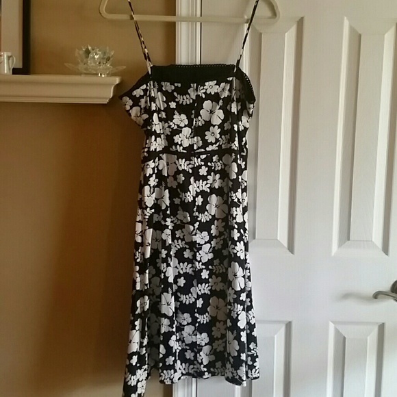 SOLD Dress and matching Steven Madden Flops - Picture 3 of 4