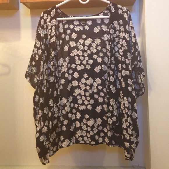 Blue and white flower print kimono