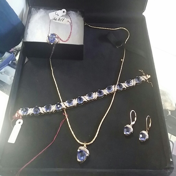 Gorgeous Lab created tanzanite earrings - Picture 2 of 2