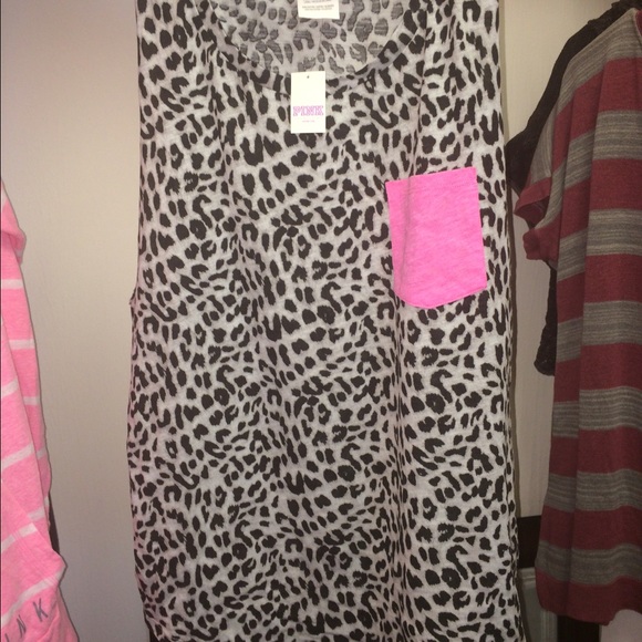 NWT Boyfriend Tank with Pink Pocket