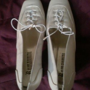 Vintage Pearl white heals