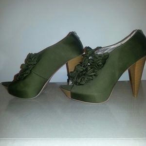 Olive green ruffle Heels