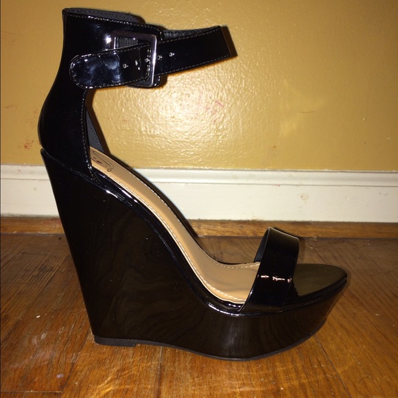 Strap platform wedges 💋