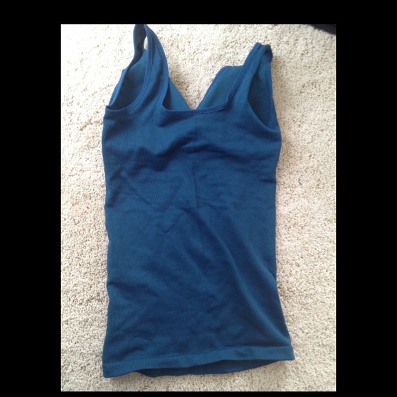 Workout top - Picture 2 of 2
