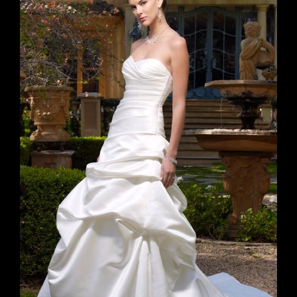 Casablanca Bridal Gown. Brand New with tags!