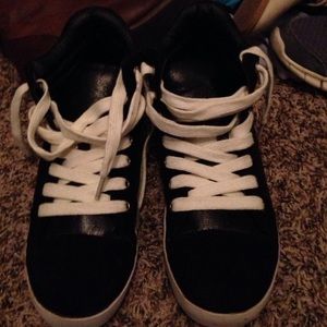 Black high top converse like