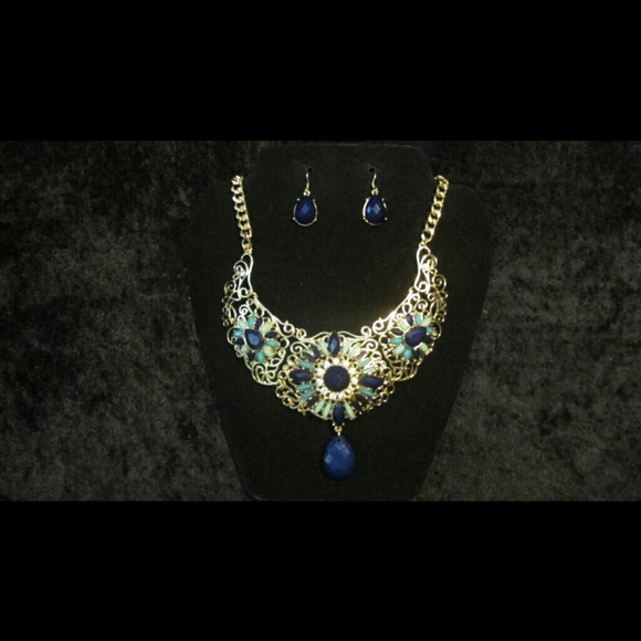 Statement necklace set