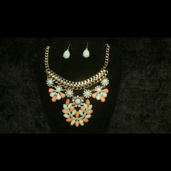 Statement necklace set