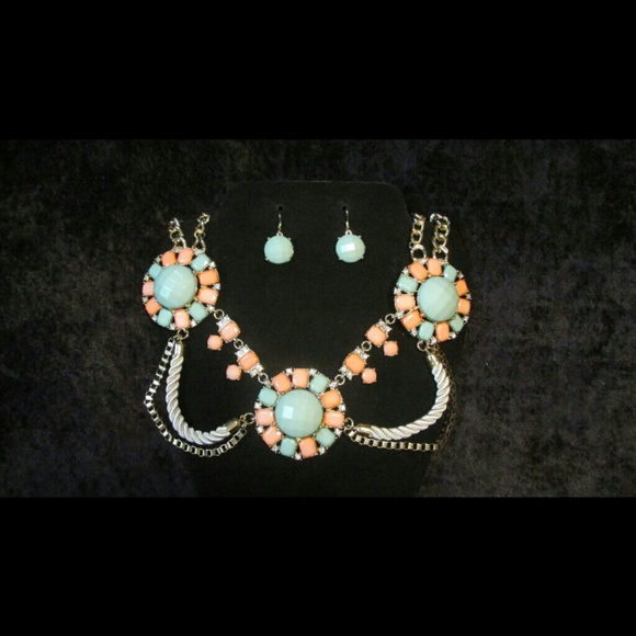 Statement necklace set