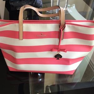 Medium sized handbag
