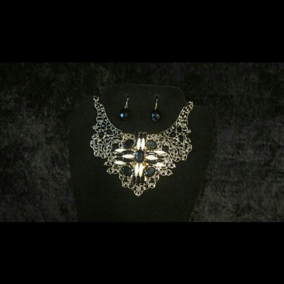 Statement necklace set