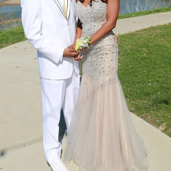 Terani Couture P1575 Nude Size 2 Prom Dress - Picture 3 of 4